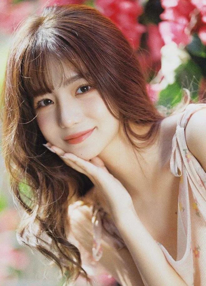 办公室扒开奶罩揉吮奶头A片小说